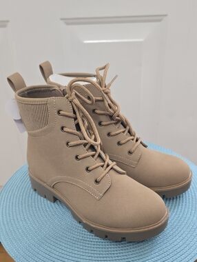 ST. JOHN'S BAY BRAND WOMEN'S TAN CHUNKY HEELED SHORT MOTO "WORK BOOT" BOOTS 6.5